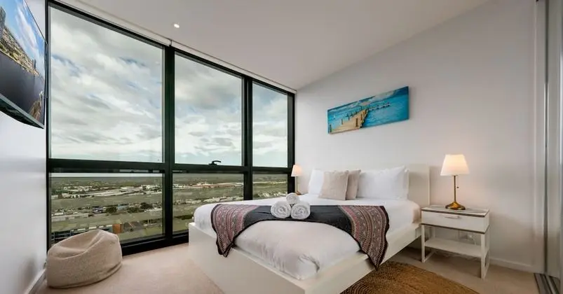 889 - Two Bedroom / One Bathroom Apartment with Sea Views