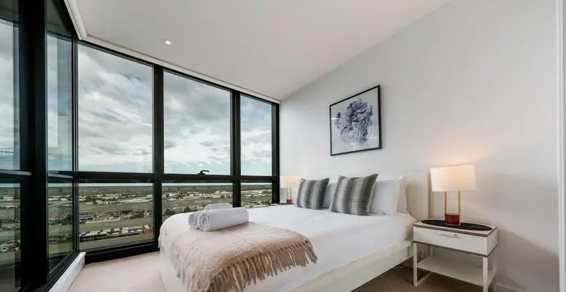 889 - Two Bedroom / One Bathroom Apartment with Sea Views