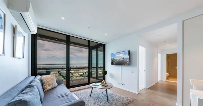 889 - Two Bedroom / One Bathroom Apartment with Sea Views