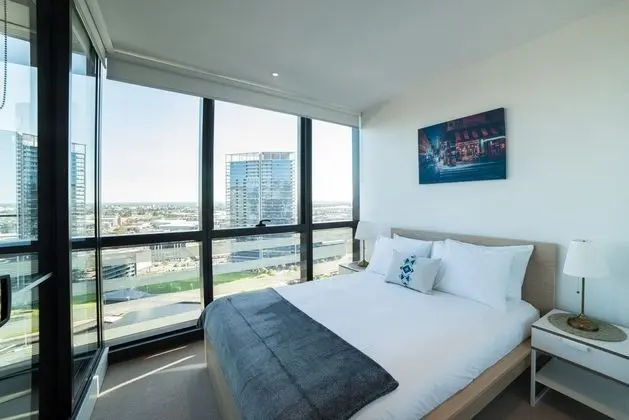 889 - Two Bedroom / One Bathroom Apartment with Sea Views