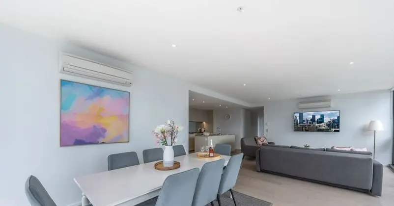 The Real Sub Penthouse - Top Floor 3 Bedroom Apartments City & Sea Views