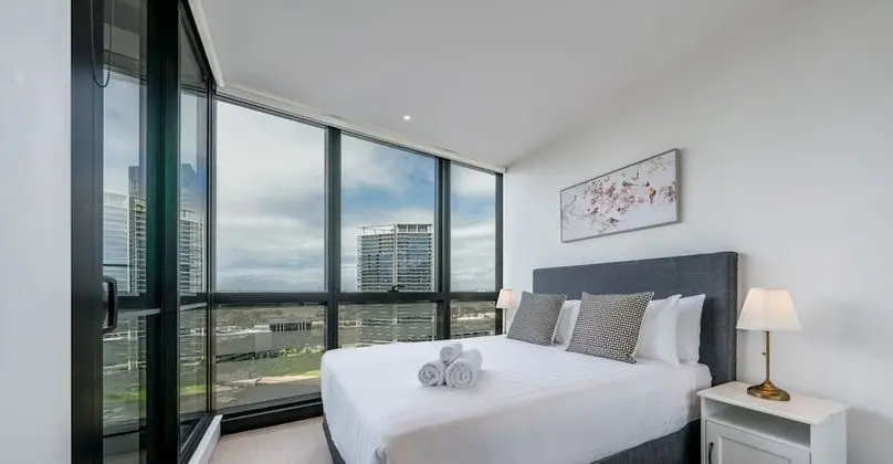 Two Bedroom Apartment Two Bathrooms with Harbour Views - Absolute Waterfront