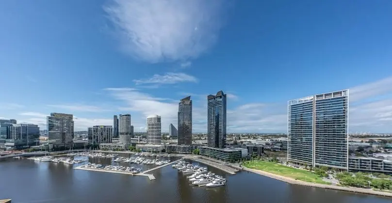 Two Bedroom Apartment Two Bathrooms with Harbour Views - Absolute Waterfront
