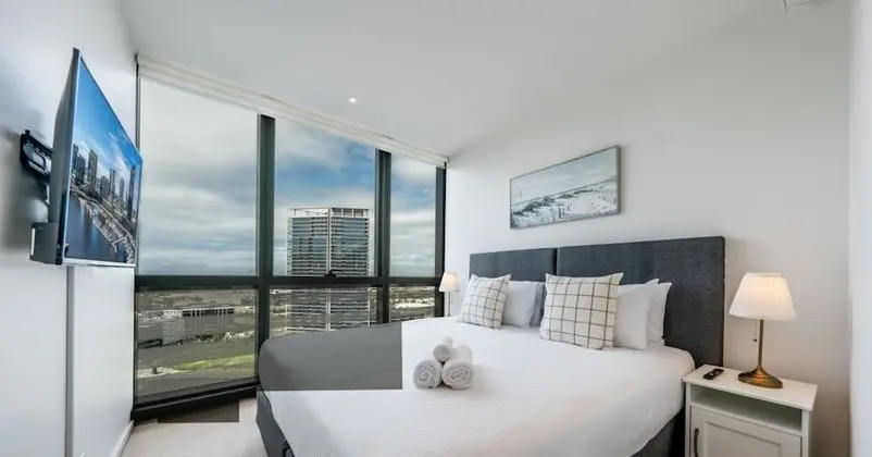 Two Bedroom Apartment Two Bathrooms with Harbour Views - Absolute Waterfront