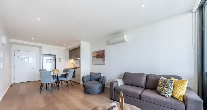 Two Bedroom Apartment Two Bathrooms with Harbour Views - Absolute Waterfront