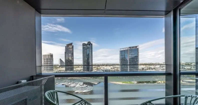 Two Bedroom Apartment Two Bathrooms with Harbour Views - Absolute Waterfront