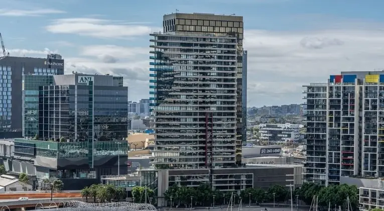 Two Bedroom Apartment Two Bathrooms with Harbour Views - Absolute Waterfront