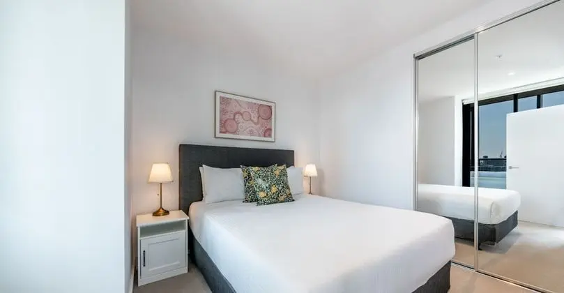 Sky High 3 Bedroom /2 Bathroom Apartments Dual Harbour Views