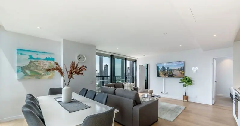 Sky High 3 Bedroom /2 Bathroom Apartments Dual Harbour Views