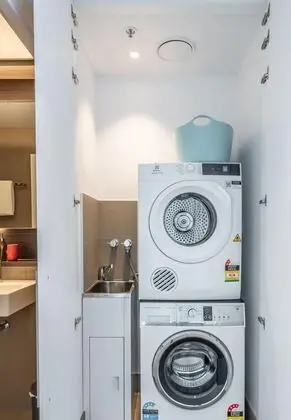 Sky High 3 Bedroom /2 Bathroom Apartments Dual Harbour Views