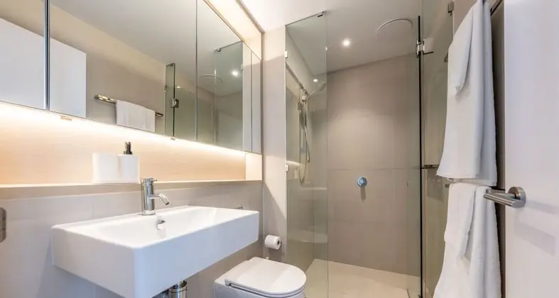 Sky High 3 Bedroom /2 Bathroom Apartments Dual Harbour Views