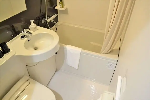 Üç Kişilik Oda, Sigara İçilebilir