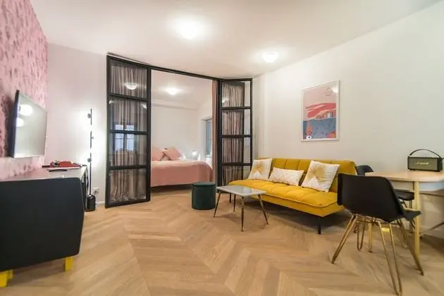 The Studio - Annex Building (Nr. 8)