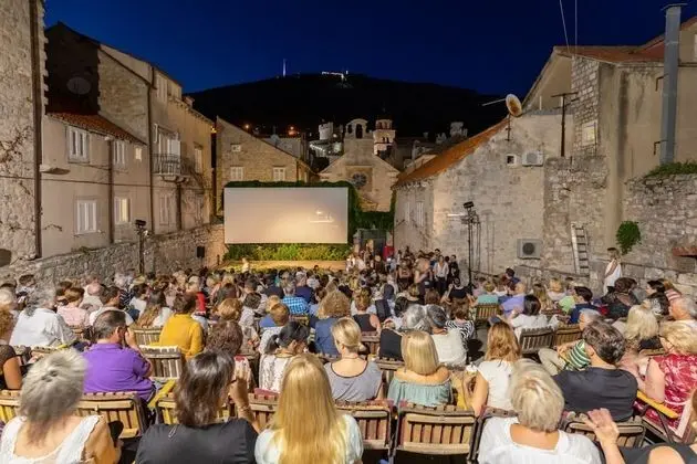 Basic Oda, 1 Çift Kişilik Yatak