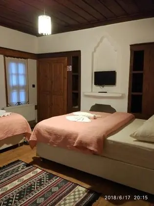 Aile Odası, Bahçe Manzaralı