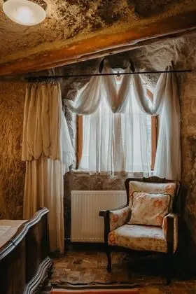 Deluxe Cave Room