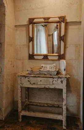Deluxe Cave Room