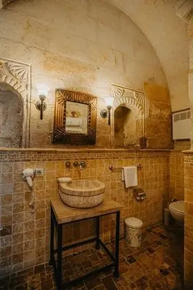 Deluxe Cave Room