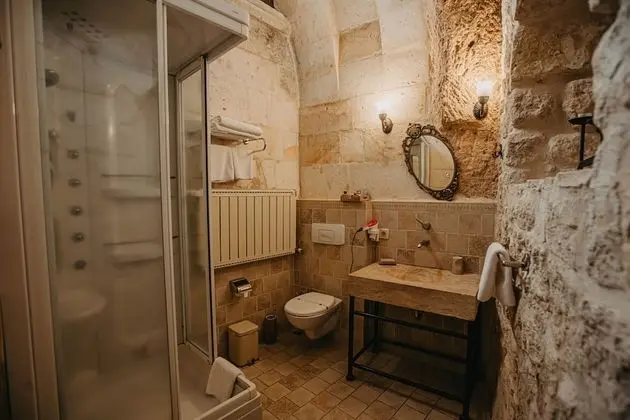 Deluxe Cave Room