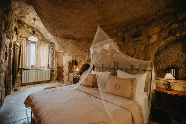 Deluxe Cave Room 