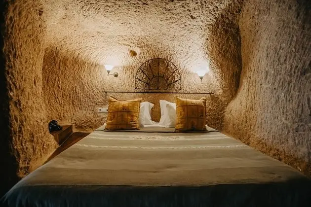 Junior Cave Suite