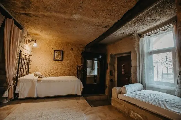 Junior Cave Suite