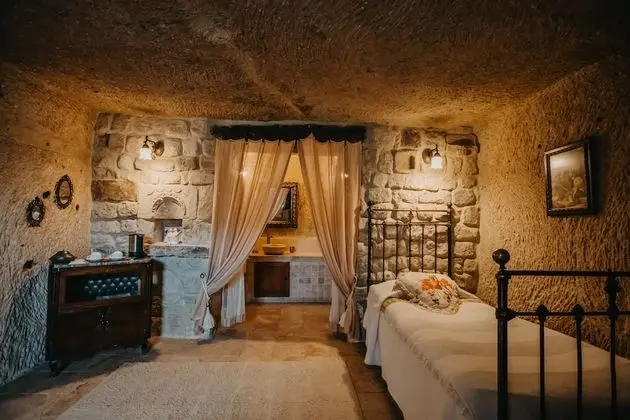 Junior Cave Suite