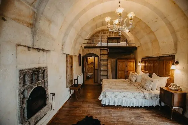 Junior Cave Suite
