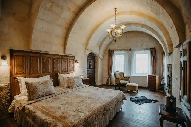 Junior Cave Suite