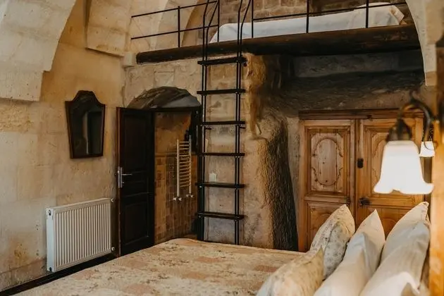 Junior Cave Suite