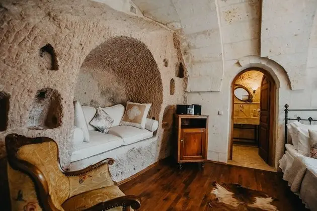 Junior Cave Suite