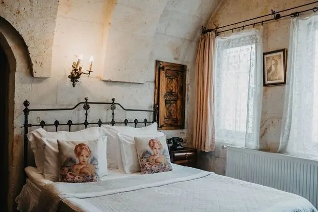 Junior Cave Suite