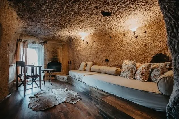 Junior Cave Suite