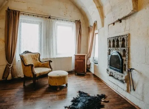 Junior Cave Suite