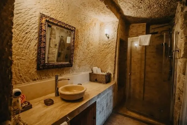 Junior Cave Suite