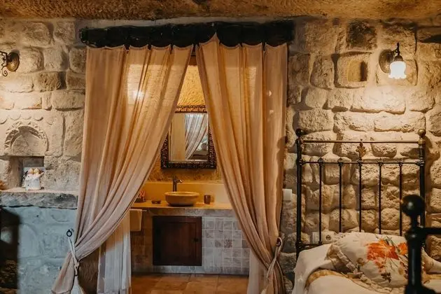 Junior Cave Suite