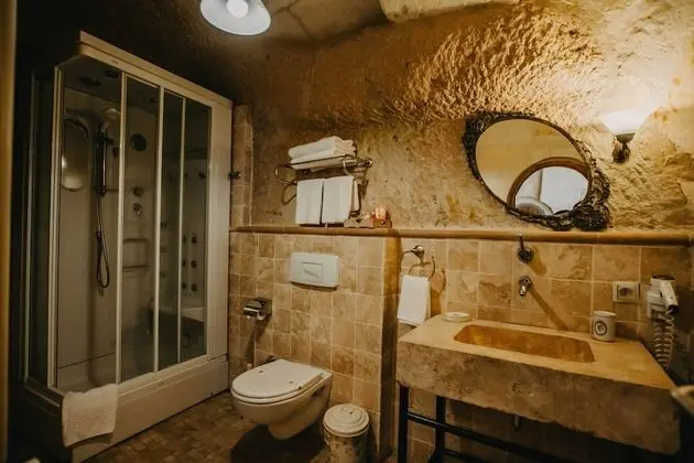 Junior Cave Suite