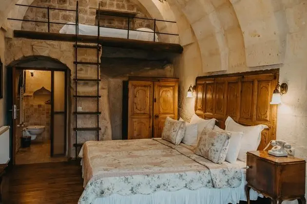 Junior Cave Suite