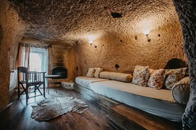 Junior Cave Suite