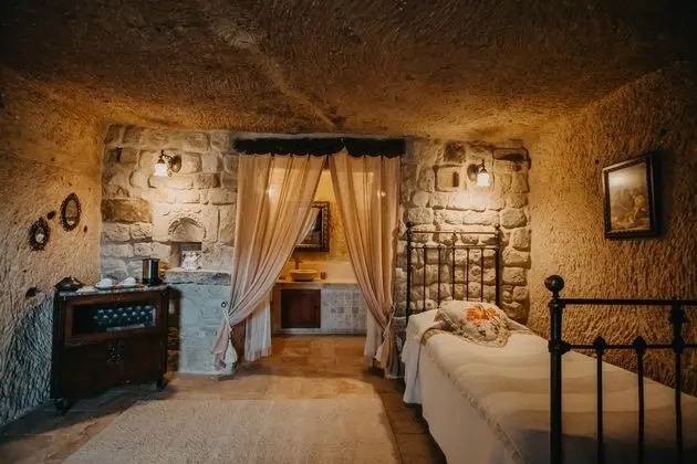 Junior Cave Suite
