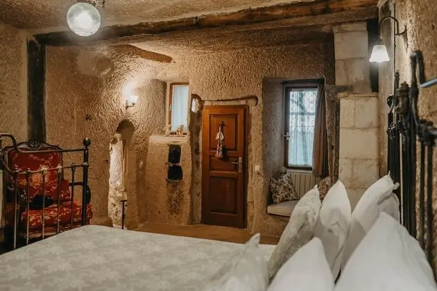 Splendid Cave Suite