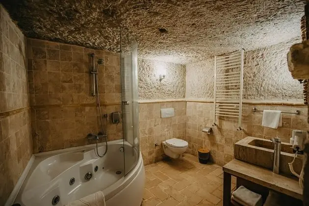 Splendid Cave Suite