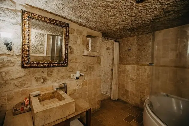 Splendid Cave Suite