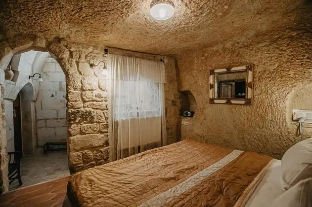 Deluxe Cave