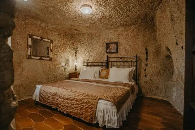 Deluxe Cave