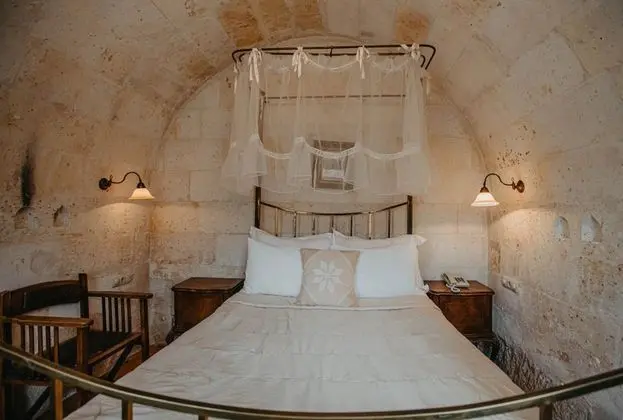 Deluxe Cave