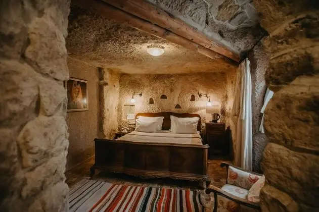 Deluxe Cave