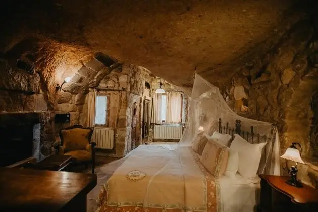 Deluxe Cave