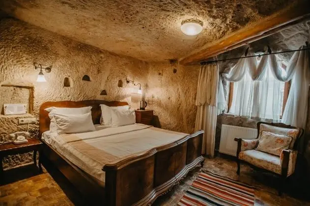 Deluxe Cave