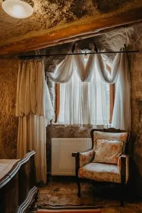 Deluxe Cave